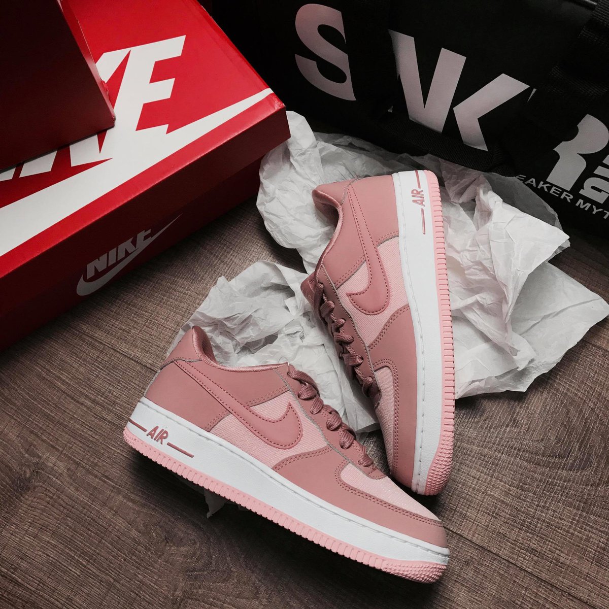 Nike air force 1 lv8 rust pink best sale