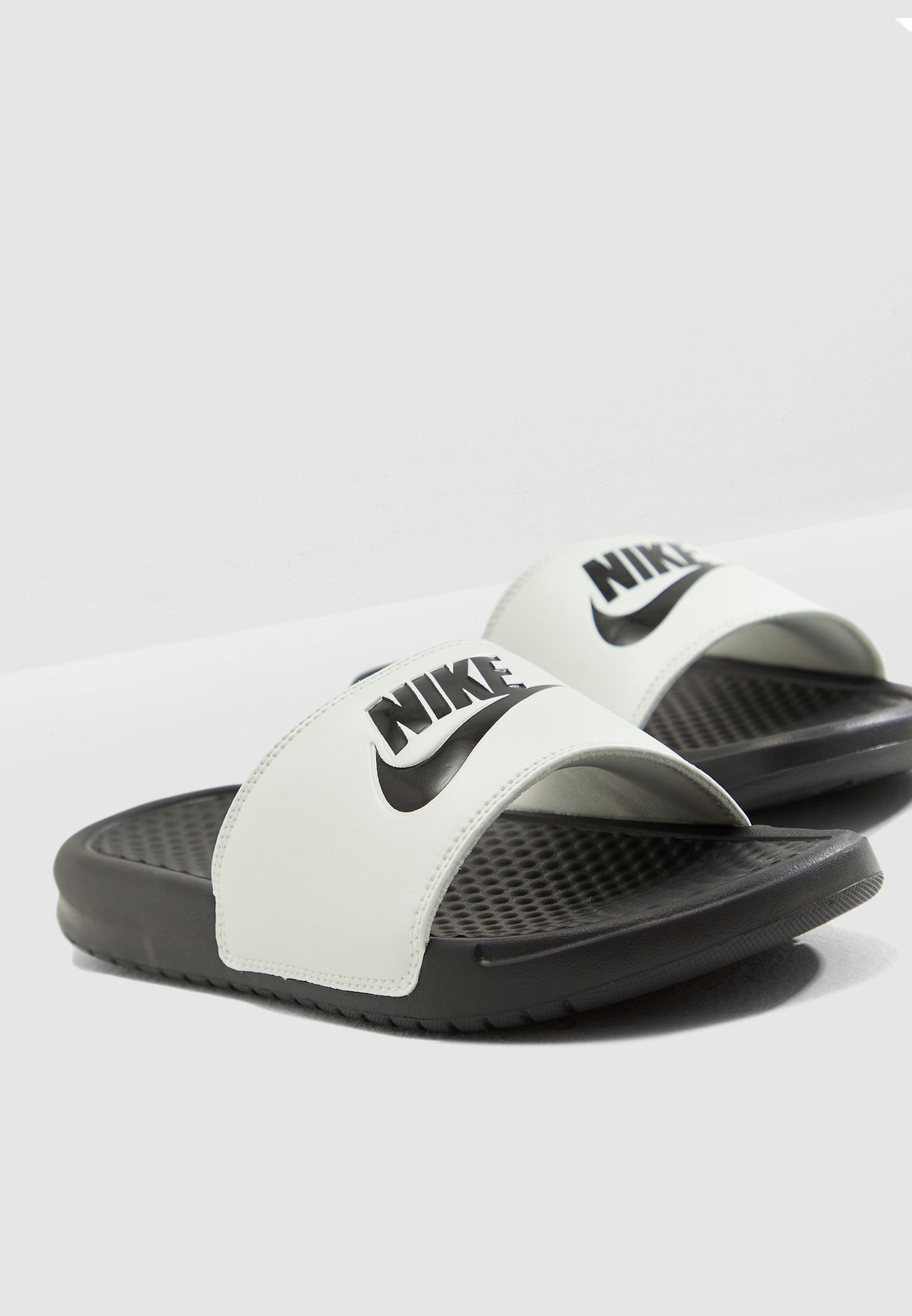 nike benassi just do it