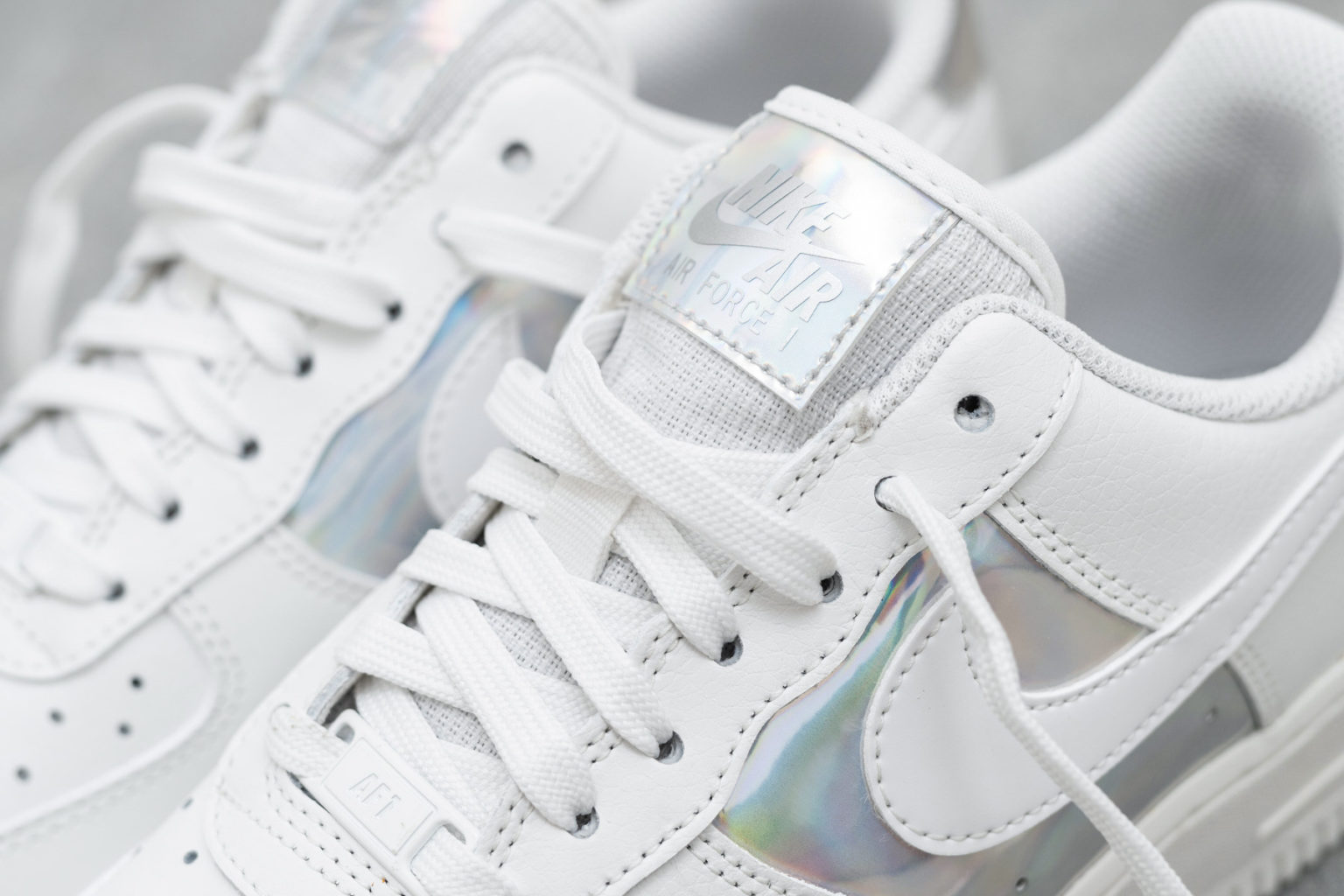 nike air force 1 07 holographic
