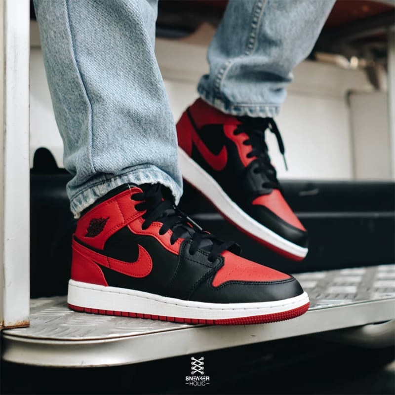 Air Jordan 1 Mid Banned Sneakerholic Vietnam