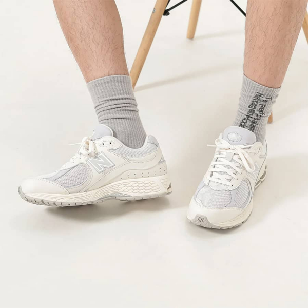 giay-new-balance-2002r-white-sea-salt-m2002rwp-chinh-hang-sneakerholic