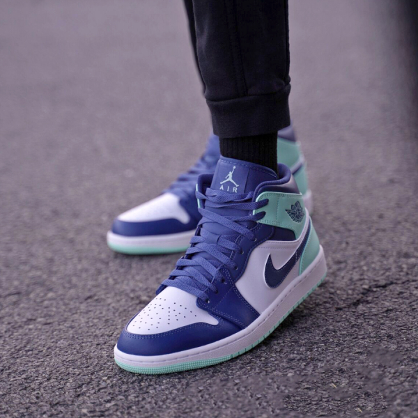 giay-air-jordan-1-mid-blue-mint-554725-413