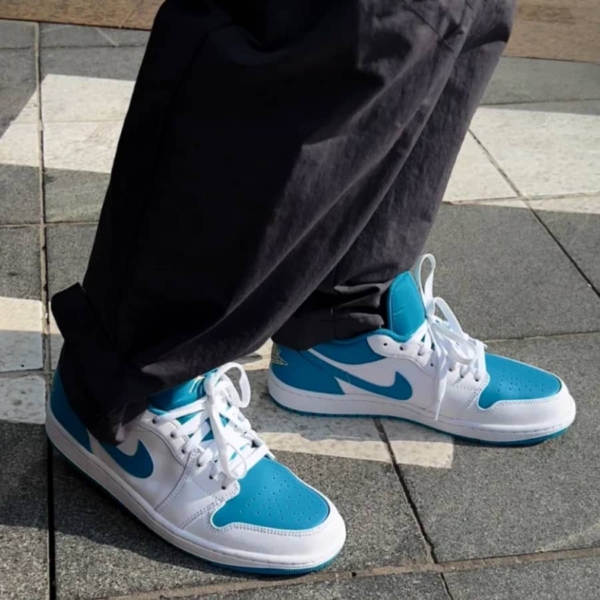 air-jordan-1-low-aquatone-chinh-hang-553560-174-sneakerholic