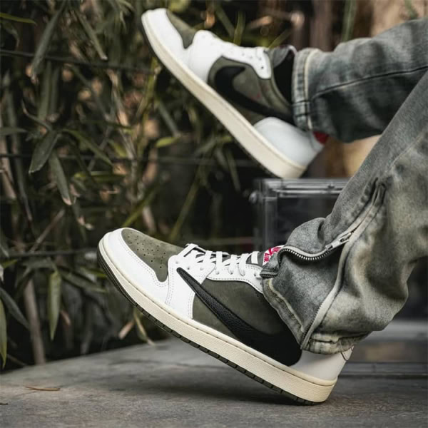 air-jordan-1-retro-low-og-sp-x-travis-scott-medium-olive-chinh-hang-dm7866-200