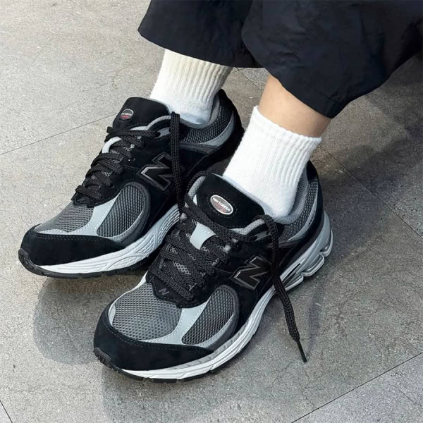 new-balance-2002r-black-grey-chinh-hang-u2002rc
