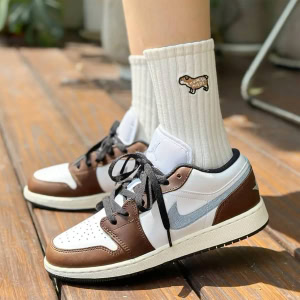 air-jordan-1-low-mocha-blue-gray-FQ8156-142-sneakerholic
