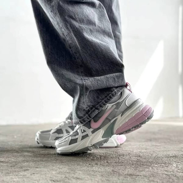 nike-v2k-run-light-pumice-pink-foam-hq4046-001-sneakerholic